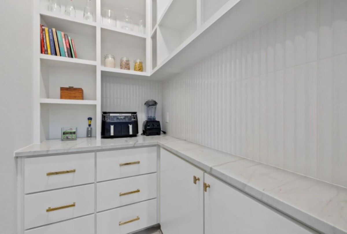 Photo 9 of Spacious 4-bedroom house 1 block to Lady Bird Lake in DT Austin w/ Fitness room.