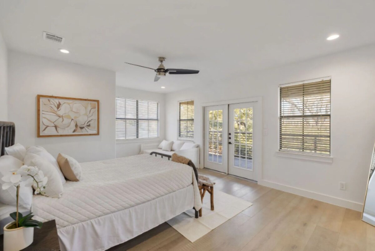 Photo 14 of Spacious 4-bedroom house 1 block to Lady Bird Lake in DT Austin w/ Fitness room.
