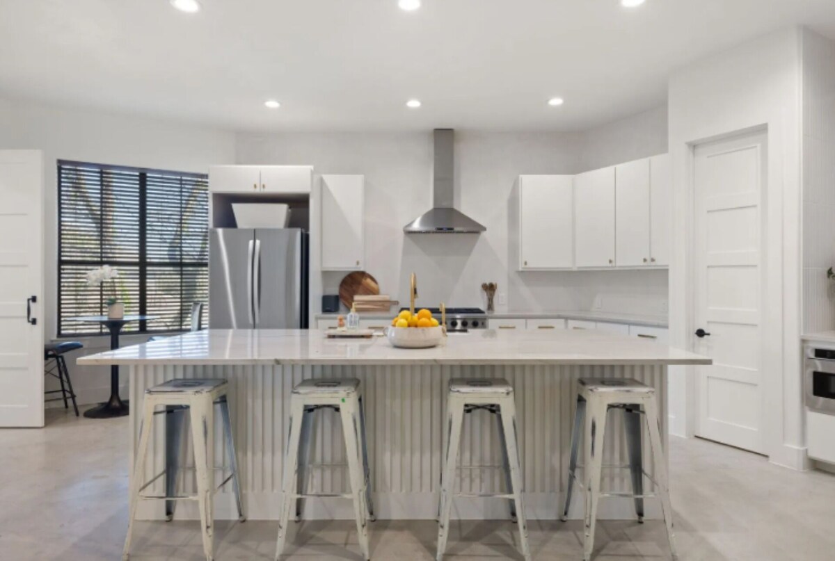 Photo 5 of Spacious 4-bedroom house 1 block to Lady Bird Lake in DT Austin w/ Fitness room.