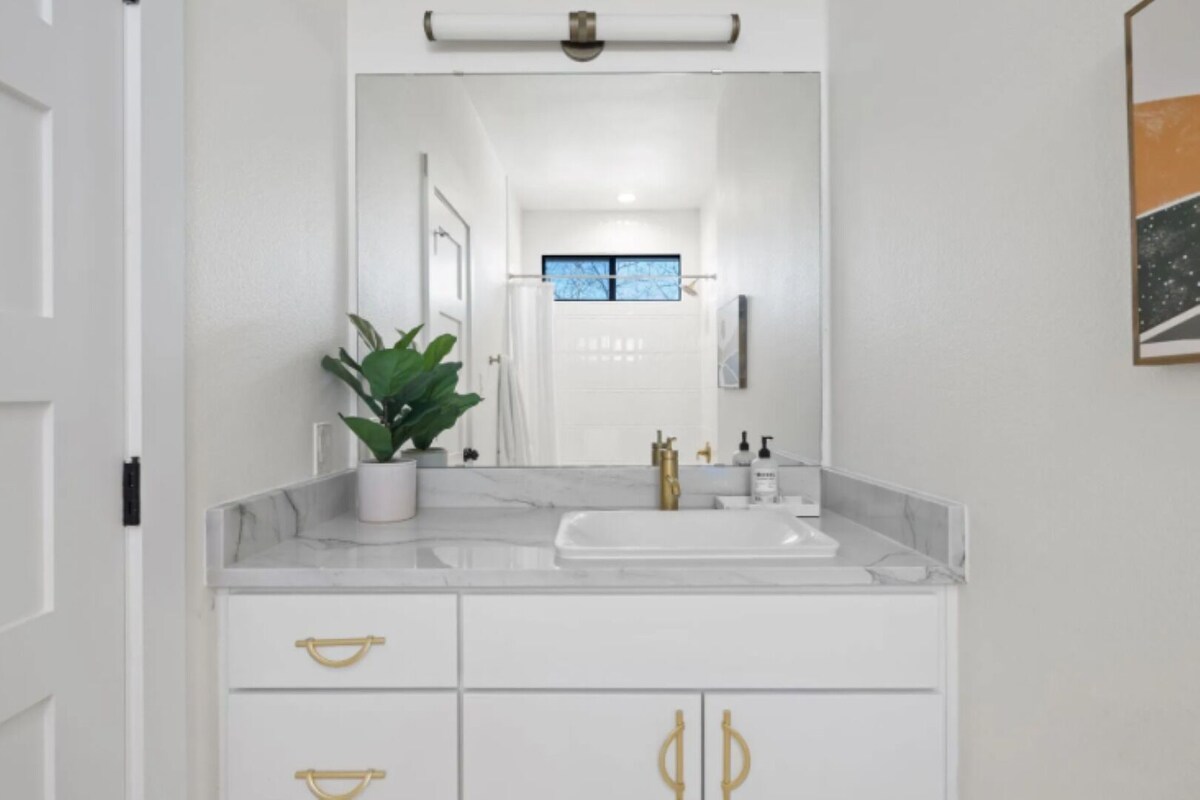 Photo 25 of Spacious 4-bedroom house 1 block to Lady Bird Lake in DT Austin w/ Fitness room.