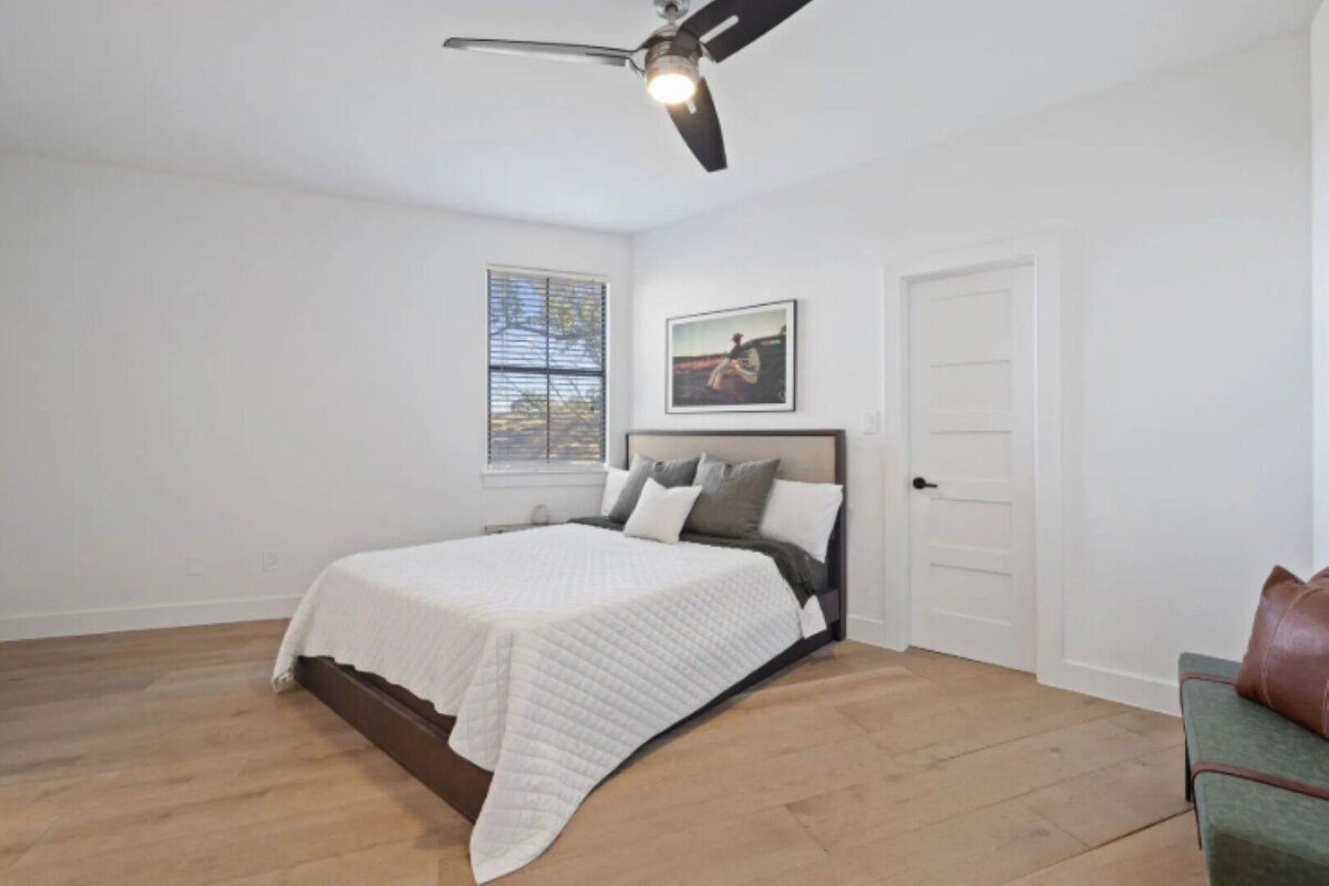 Photo 24 of Spacious 4-bedroom house 1 block to Lady Bird Lake in DT Austin w/ Fitness room.