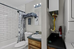 Handtücher, Seife, Shampoo, Toilettenpapier