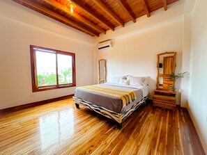 1 slaapkamer, een strijkplank/strijkijzer, wifi, beddengoed