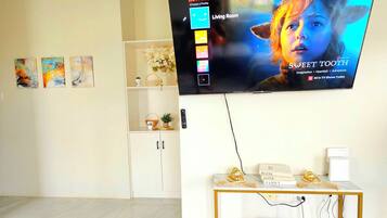 Comfort Villa, Partial Ocean View | Living area