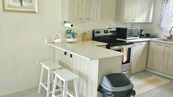 Comfort Villa, Partial Ocean View | Microwave