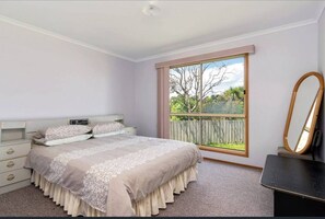 5 bedrooms, travel crib, free WiFi, bed sheets