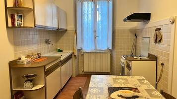 KylskÄp, mikrovÄgsugn, ugn och spishÀll