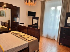 2 室のベッドルーム、旅行用ベビーベッド、WiFi、ベッドシーツ