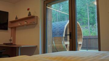 3 bedrooms, desk, iron/ironing board, WiFi