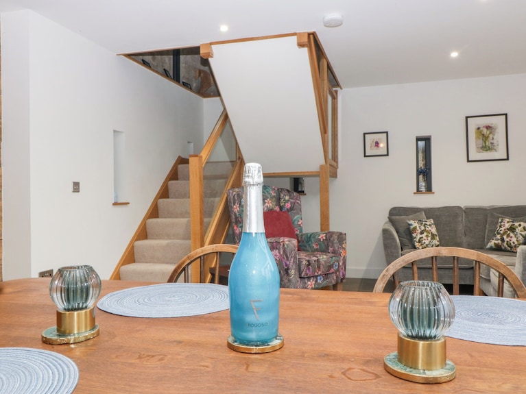The Hay Barn, Pet Friendly, With Hot Tub In Huntley - Herefordshire