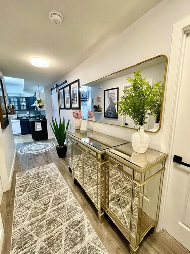 Luxury Suite-Unique Quotes Space