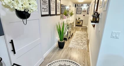Luxury Suite-Unique Quotes Space