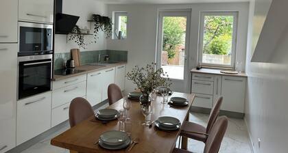 Appartement Lumineux et Calme Avec Terrasse et Jardin Dans Centre Ville de Vire