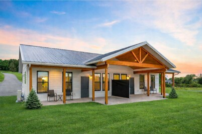 Pet-Friendly Modern 2BR Duplex in Polson – Walk to Flathead Lake & EV Charging