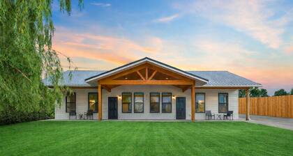 The Grizzley Getaway-Duel ensuites, modern escape!