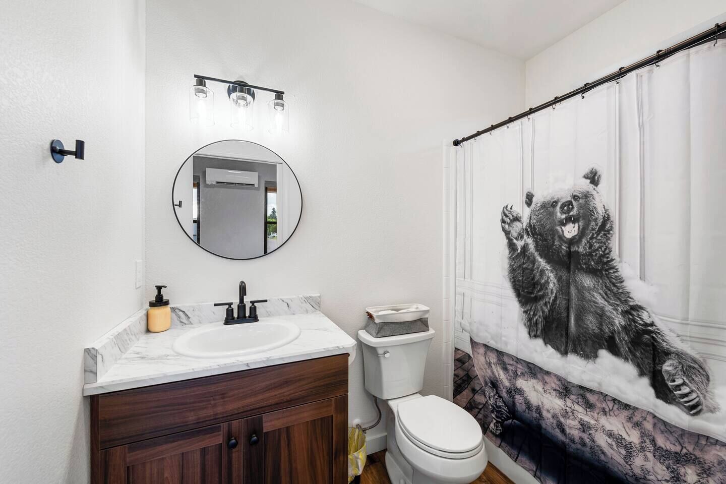 Een douche, een haardroger, handdoeken