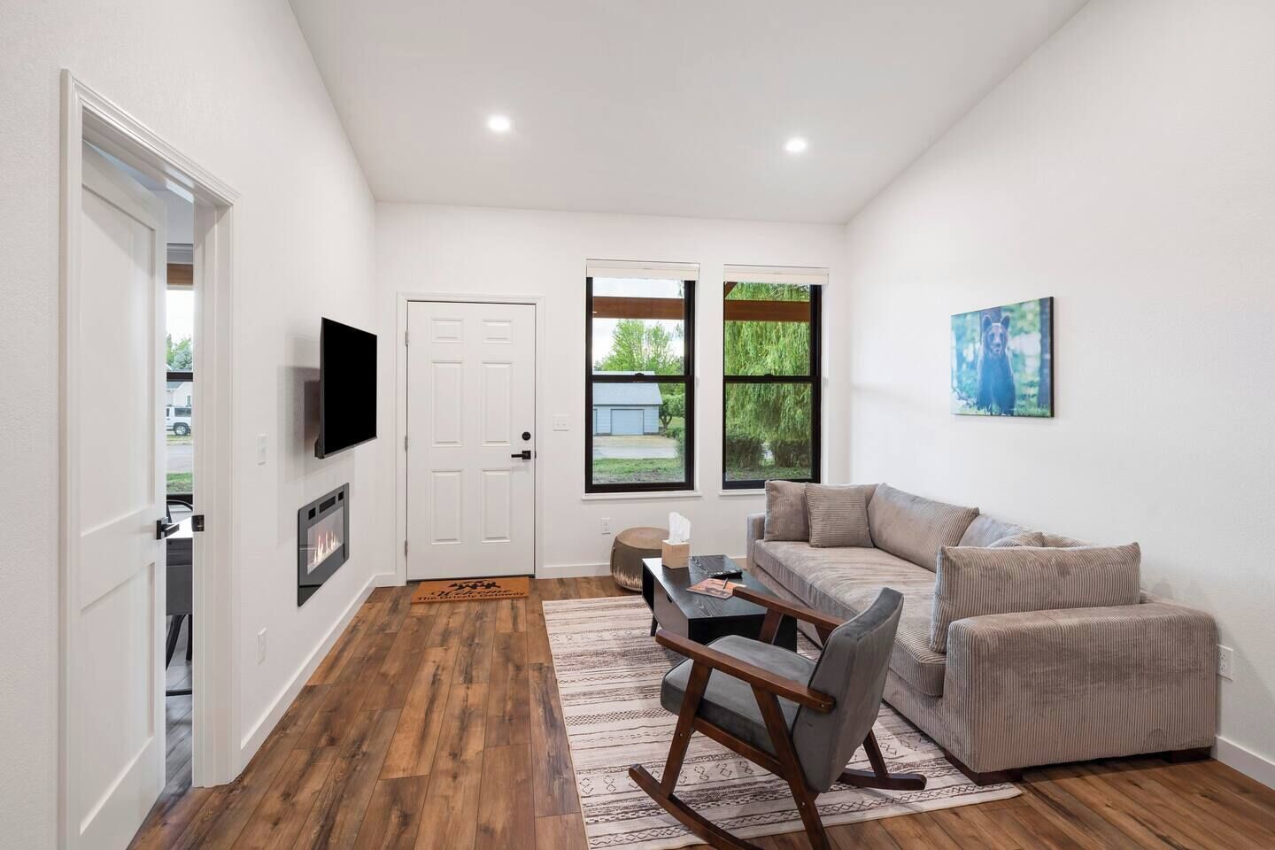 Una Smart TV, una chimenea