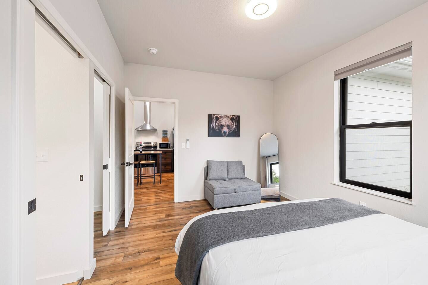 2 slaapkamers, een bureau, een strijkplank/strijkijzer, gratis wifi