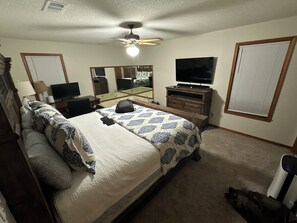 4 bedrooms, desk, iron/ironing board, travel crib