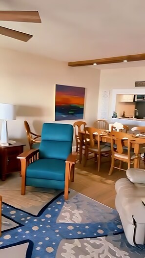 Televisio, videopelejä, DVD-soitin, pöytäjalkapallopöytä