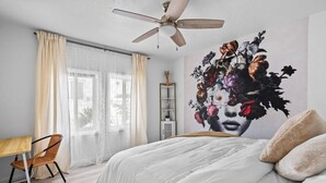 Desk, iron/ironing board, travel cot, free WiFi - Chic 3BR Spanish Bungalow in Walkable North Park (San Diego)