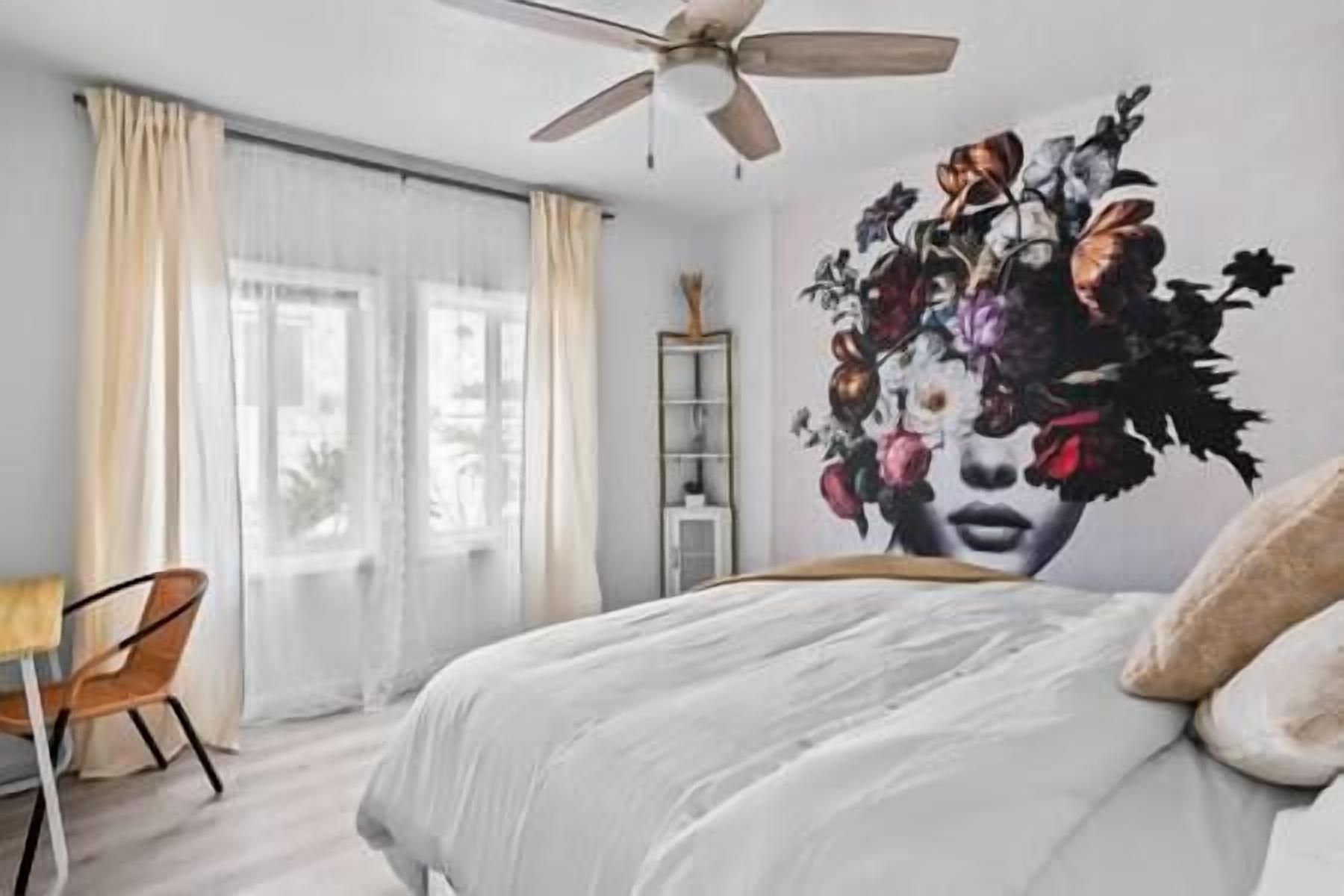 3 chambres, bureau, fer et planche à repasser, lit parapluie