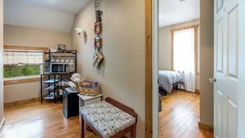 4 bedrooms, iron/ironing board, travel crib, free WiFi