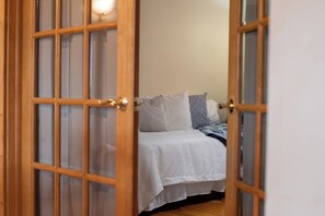 4 bedrooms, iron/ironing board, travel cot, free WiFi