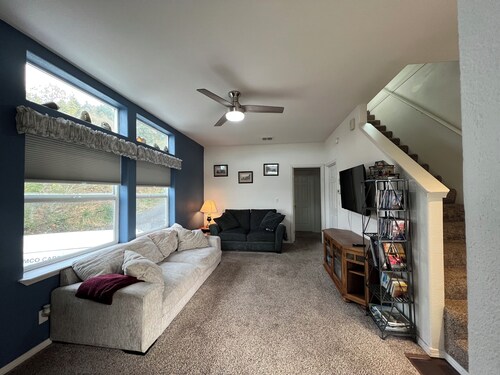 Cozy 3-bedroom house in amazing Rockaway Beach with WiFi