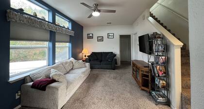 Cozy 3-bedroom house in amazing Rockaway Beach with WiFi