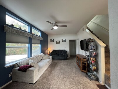 Cozy 3-bedroom house in amazing Rockaway Beach with WiFi
