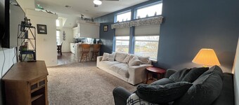 Cozy 3-bedroom house in amazing Rockaway Beach with WiFi