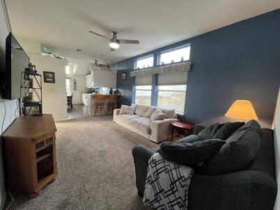 Cozy 3-bedroom house in amazing Rockaway Beach with WiFi