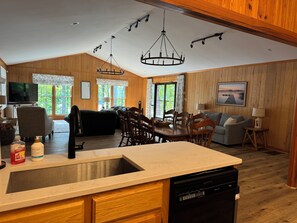 Smart-TV, Videospiele, Bücher, Stereoanlage