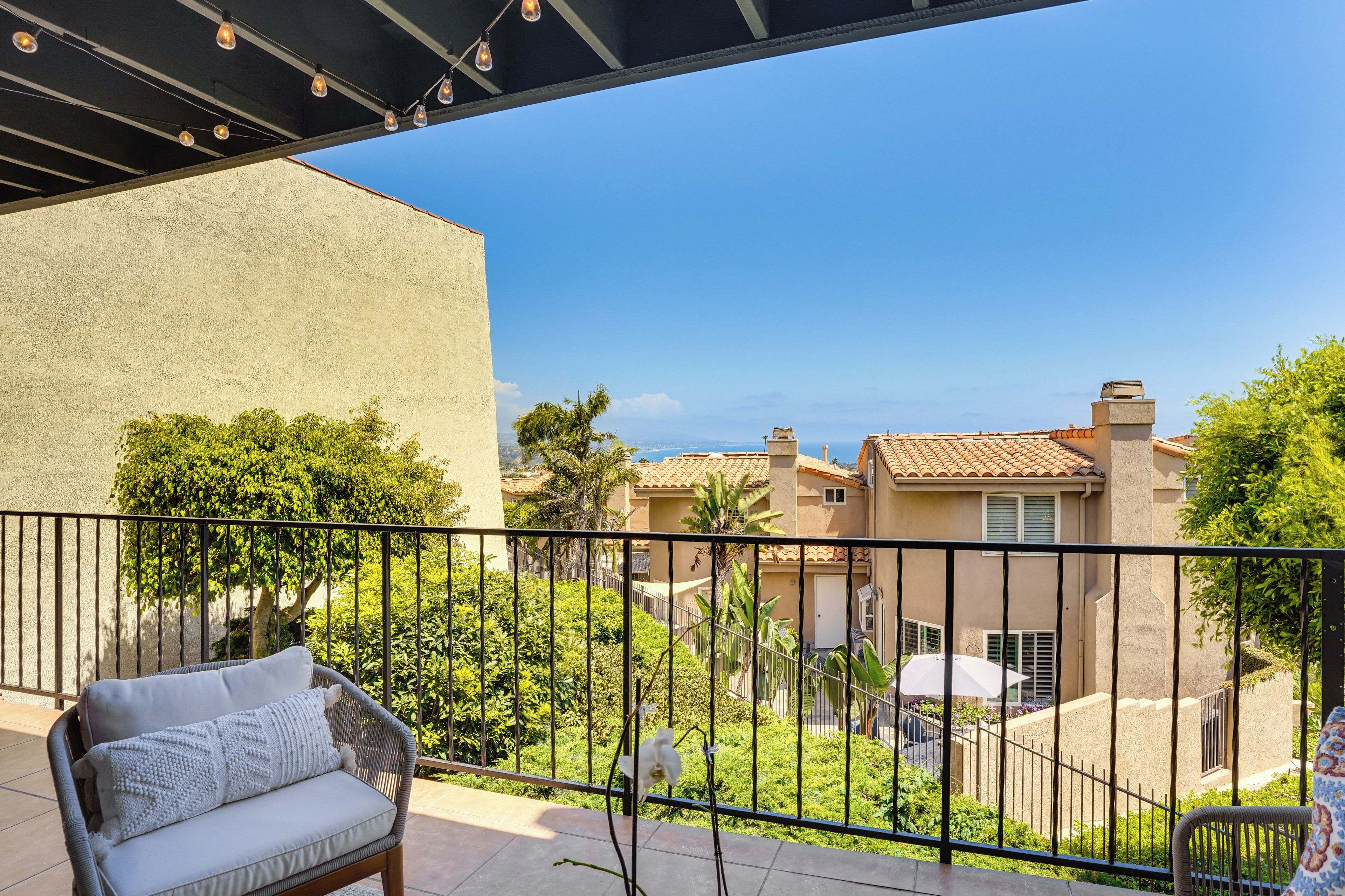 Sunny & Modern Dana Point Condo: 1 Mi to Beaches!
