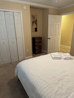 2 bedrooms, iron/ironing board, free WiFi, bed sheets - Cozy Riverfront Condo with great space and spectacular views in Jacksonville, FL (Jacksonville)