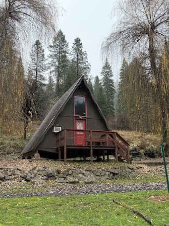 Exterior. Cozy 1-bedroom cabin in gorgeous Kooskia with AC
