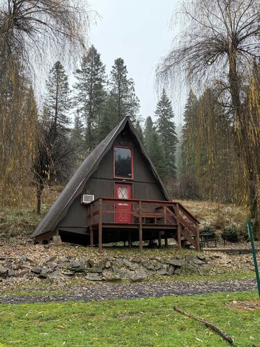 Cozy 1-bedroom cabin in gorgeous Kooskia with AC