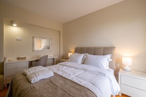 4 bedrooms, desk, WiFi, bed sheets - Villa Elisa 6ppl Poseidon Temple & Sea View, Sounio (LAVRIO)