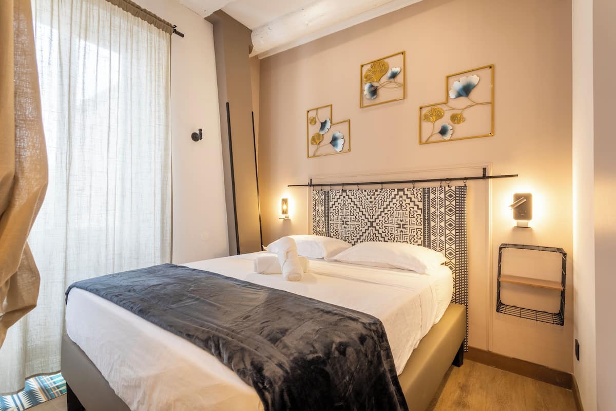 3 Panier Secret | Individuelt dekorert, individuelt innredet og skrivebord for bærbar PC