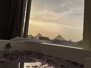 Luxury Triple Room, Balcony, City View | 1 bedroom, individually decorated, individually furnished, soundproofing