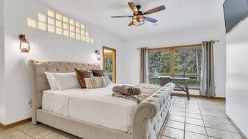 4 Schlafzimmer, Schreibtisch, Reisekinderbett, WLAN