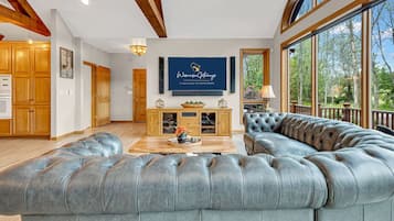 Smart TV, chimenea, videojuegos y estéreo