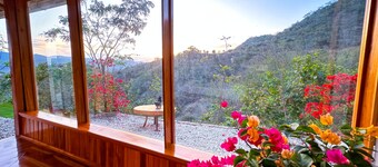 Stunning views - Cozy and Secluded guesthouse with 1 bedroom and WiFi, AC.  