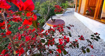 Stunning views - Cozy and Secluded guesthouse with 1 bedroom and WiFi, AC.