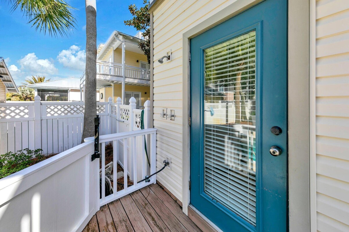 Photo 25 of Sandy at the Beach: Pet-friendly 3-bedroom home with private pool in Destin's Crystal Beach.
