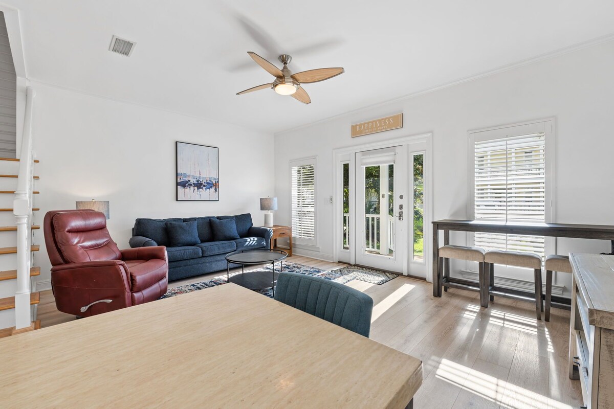 Photo 12 of Sandy at the Beach: Pet-friendly 3-bedroom home with private pool in Destin's Crystal Beach.