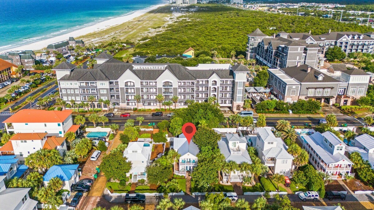 Photo 3 of Sandy at the Beach: Pet-friendly 3-bedroom home with private pool in Destin's Crystal Beach.