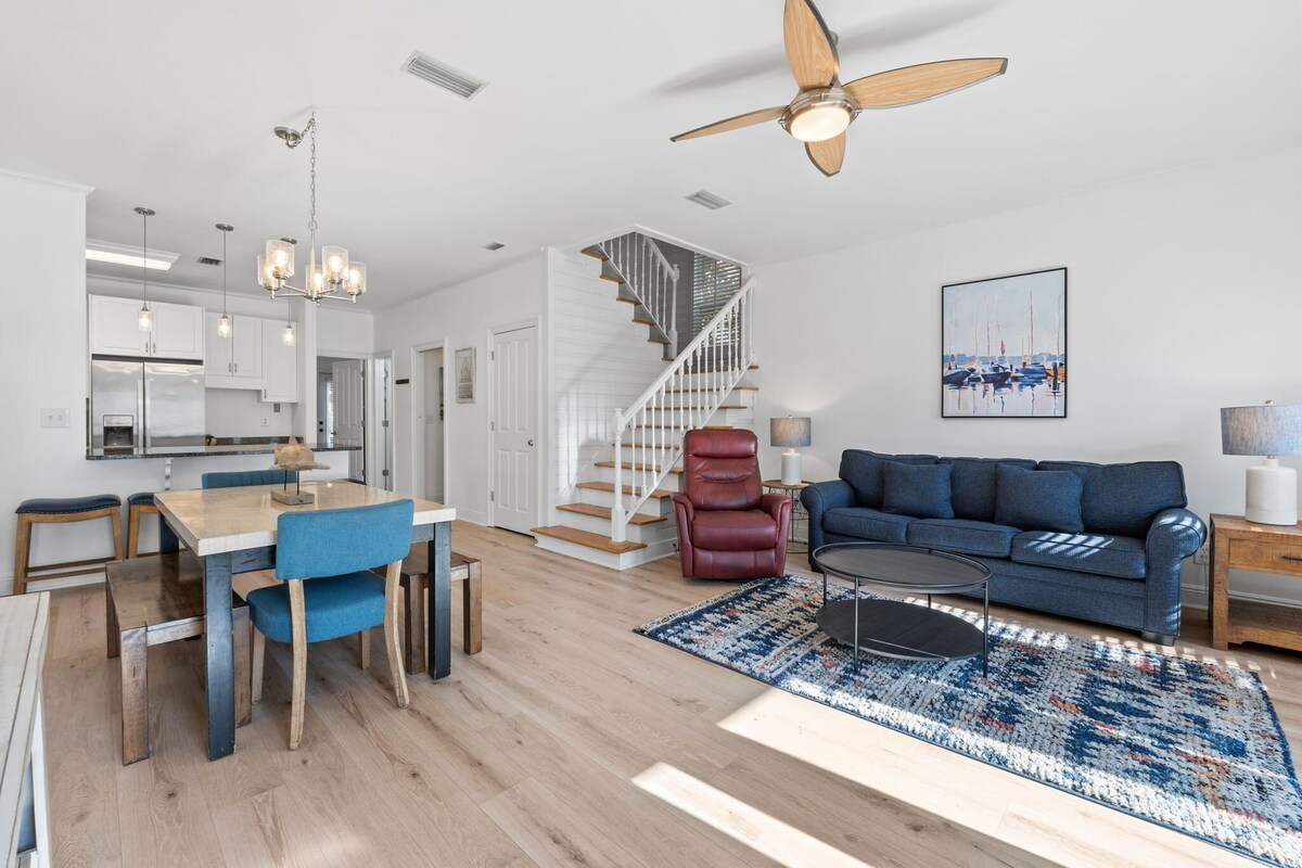 Photo 2 of Sandy at the Beach: Pet-friendly 3-bedroom home with private pool in Destin's Crystal Beach.