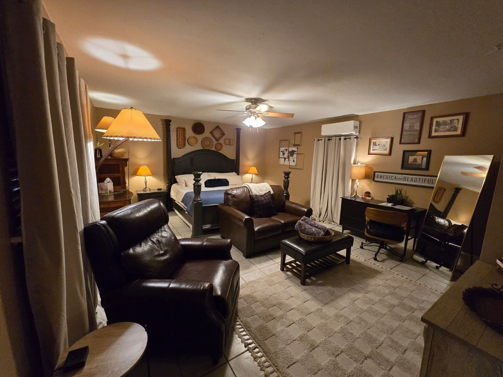 Kamar Single Mewah, 1 Tempat Tidur King | Wi-Fi gratis dan seprai linen